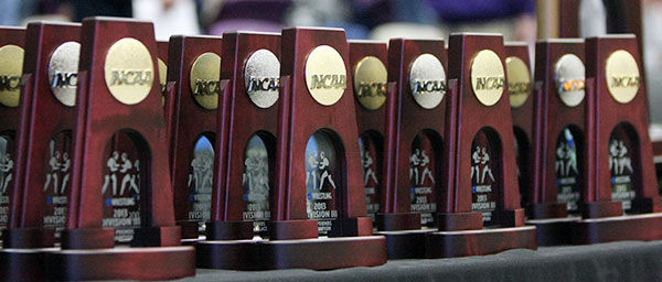 NCAA-trophies